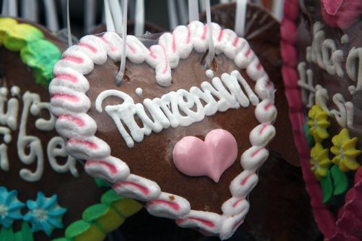 Gingerbread heart with the German word "Prinzessin" which translates into "Princess" in English langiuage