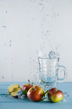 mint, apples, ice cubes and Splashing water.