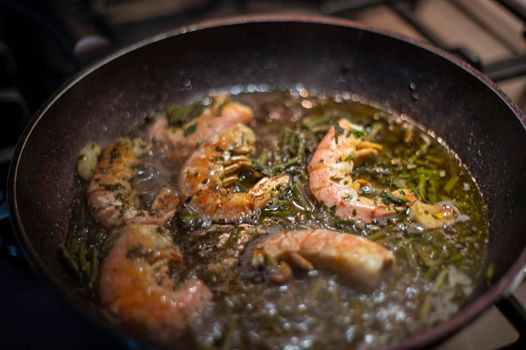preparation of prawns and asparagus for contimento