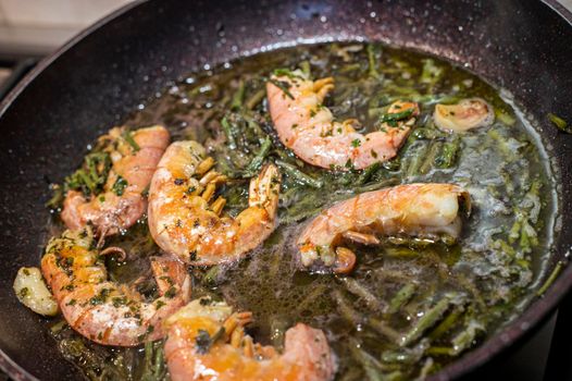 preparation of prawns and asparagus for contimento