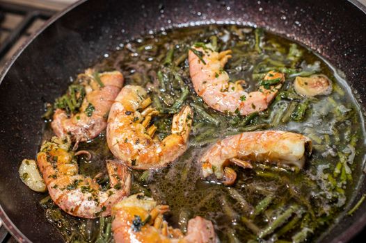preparation of prawns and asparagus for contimento