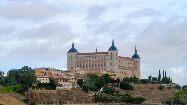 Mesmerizing shot of an ancient castle of Toledo in Spain