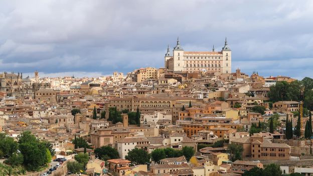 A mesmerizing shot of a beautiful cityscape and ancient castle of Toledo in Spain