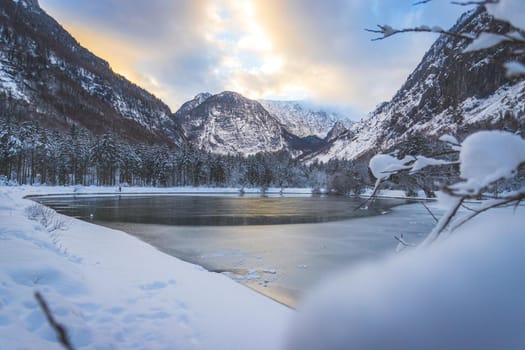Idyllic winter landscape: Frosty lake and mountains. Buntausee