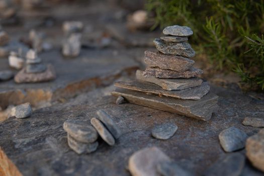 Perfectly placed pebble mounts