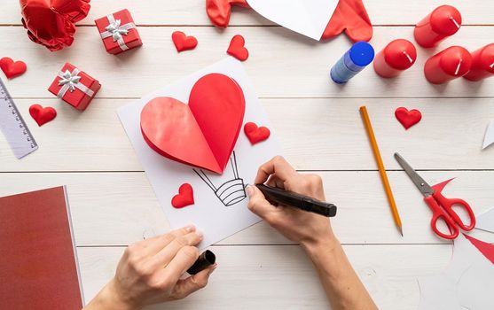 Valentines Day craft DIY. Step 7 - use a marker or pen to draw a basket for your heart shape hot air balloon