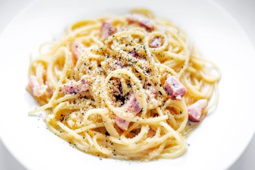 spaghetti pasta carbonara with bacon ham cream and kampot pepper dish