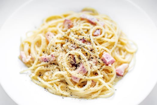 spaghetti pasta carbonara with bacon ham cream and kampot pepper dish