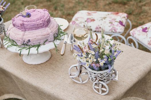 boho style wedding cake on a table covered with a linen tablecloth