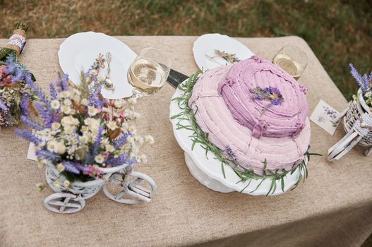 boho style wedding cake on a table covered with a linen tablecloth