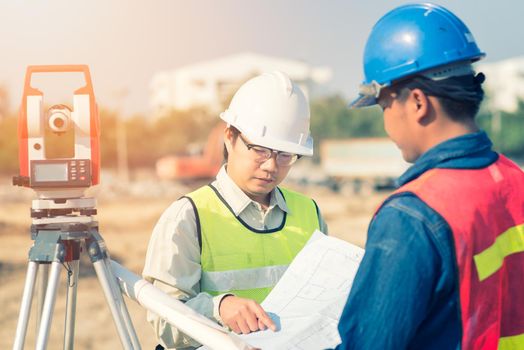 Construction engineer with foreman worker checking construction drawing for new Infrastructure project. photo concept for engineering work.