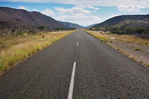 Open empty road in to the distance