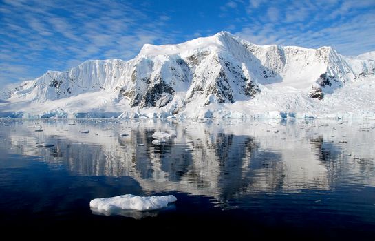 Sunny antarctic landscape