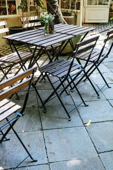 Table setting for a garden lunch