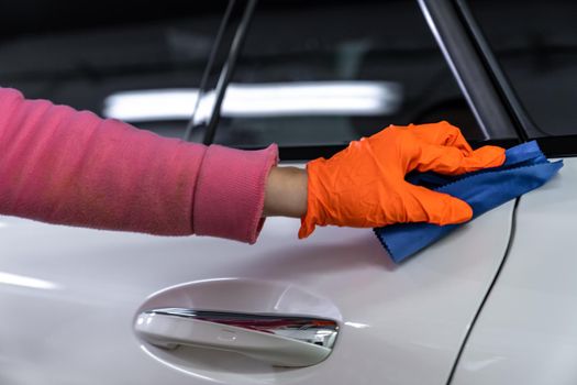manual application of ceramic protection on the car body.
