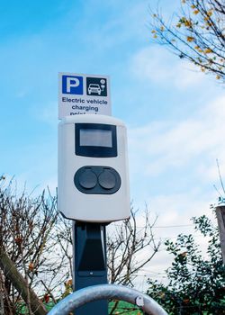 Parking for electric vehicles in city