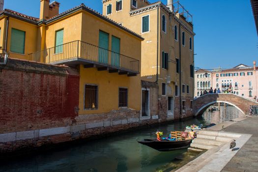 discovery of the city of Venice and its small canals and romantic alleys, Italy