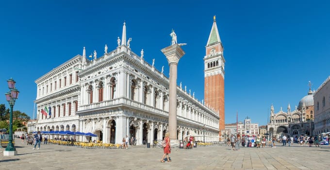 discovery of the city of Venice and its small canals and romantic alleys, Italy