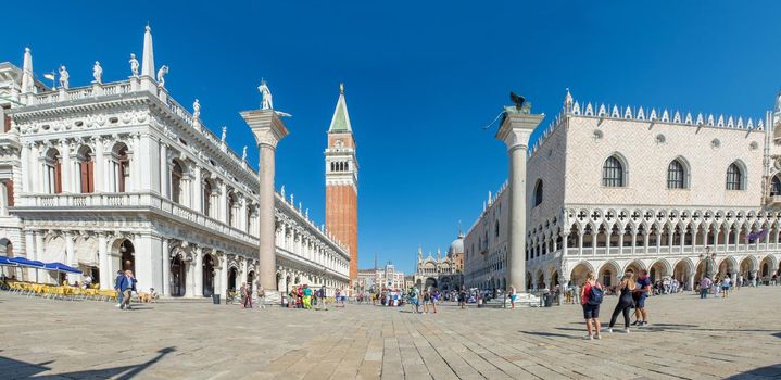 discovery of the city of Venice and its small canals and romantic alleys, Italy