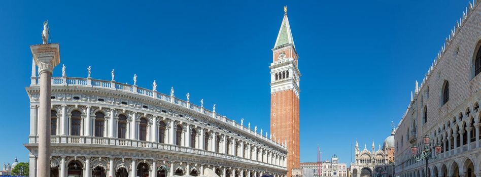 discovery of the city of Venice and its small canals and romantic alleys, Italy