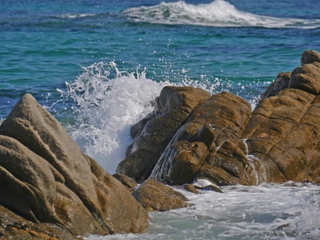 Waves crashing against the rock, natural background