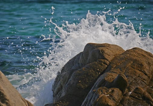 Waves crashing against the rock, natural background