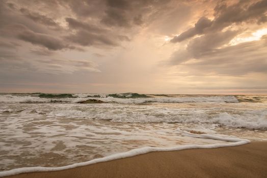 Scenic view of beautiful sunset above the sea