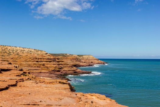 In der Pot Alley im Kalbarri-Nationalpark treffen schroffe Felsklippen entlang der australischen Küste auf den Indischen Ozean.