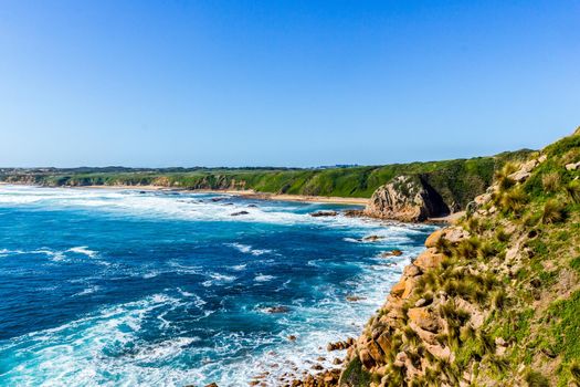 rote Felsen im Ozean vom Zinnenausblick, Phillips-Insel, Victoria, Australien