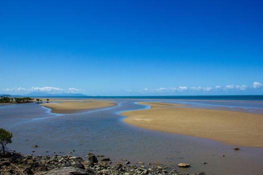 Ein schöner tropischer Strand mit Palmen in Nordaustralien, Clifton Beach, Queensland