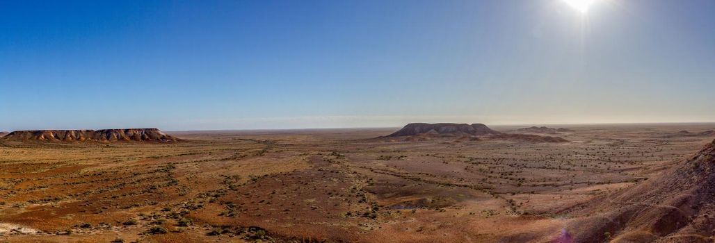 Australia, arid landscape in Kanku National Park with The Breakaways rock formation near Coober Pedy