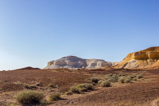 Australia, arid landscape in Kanku National Park with The Breakaways rock formation near Coober Pedy