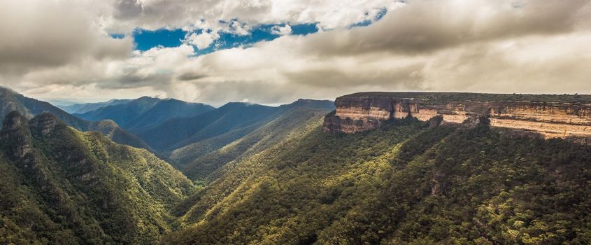 View of the Kanangra Walls, Kanangra-Boyd National Park, New South Wales, Australia