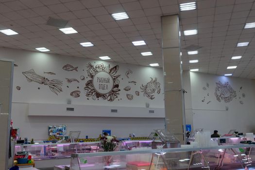 Петропавловск-Камчатский, Россия - октябрь 6, 2019: Fish market premises with storefronts and products.