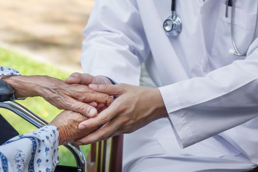 Doctor is encouraging elderly to keep healthy
