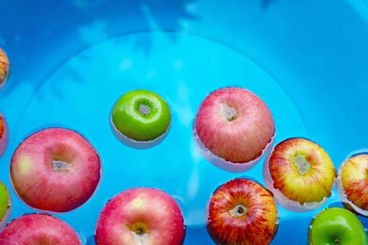 Washing fresh apples in the water