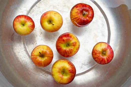 Washing fresh apples in the water
