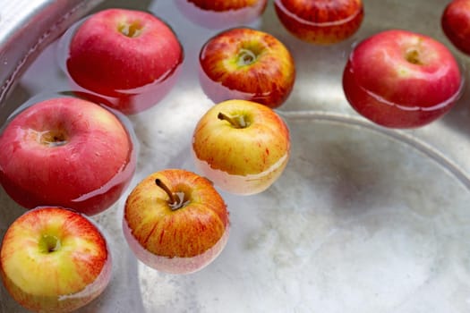 Washing fresh apples in the water