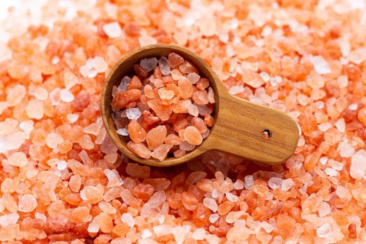 Pink himalayan salt with wooden spoon