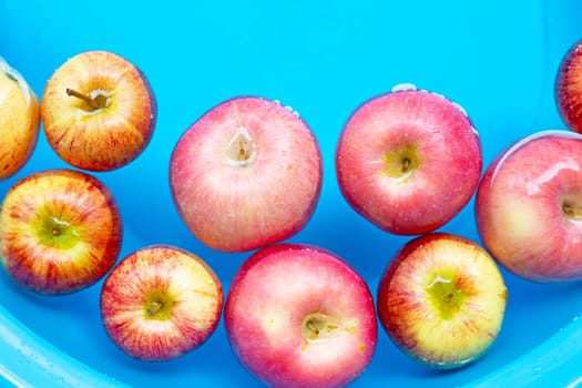 Washing fresh apples in the water