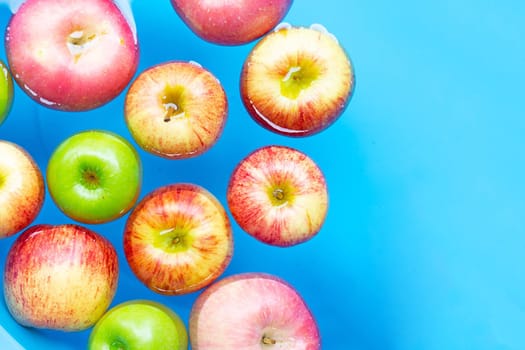 Washing fresh apples in the water