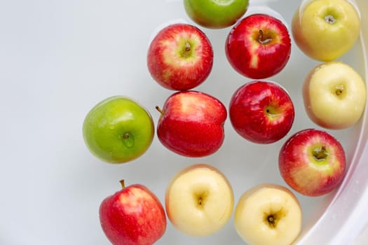 Washing fresh apples in the water