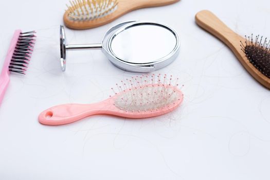Hairs loss fall in combs