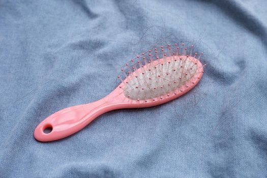Hairs loss fall in comb