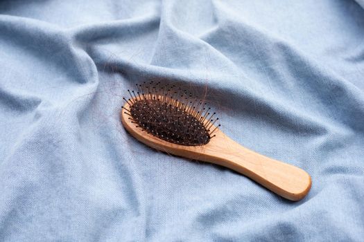 Hairs loss fall in comb