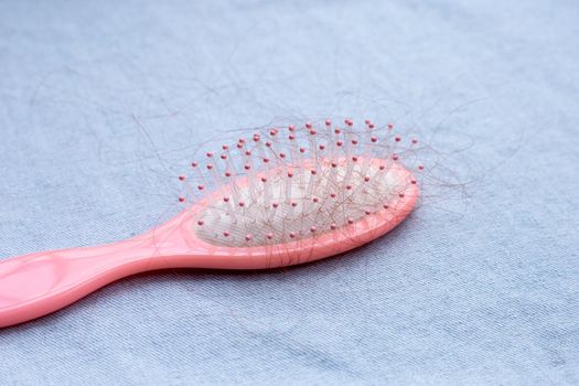 Hairs loss fall in comb