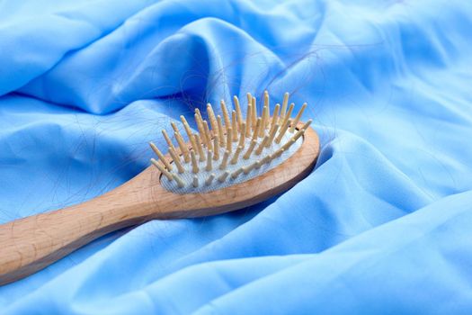 Hairs loss fall in comb