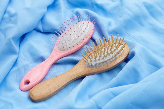 Hairs loss fall in combs