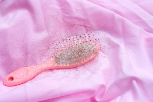 Hairs loss fall in comb
