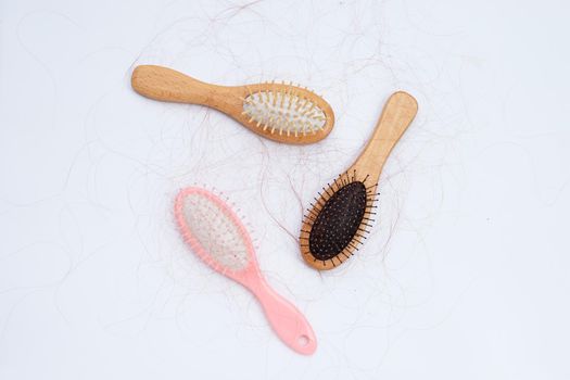 Hairs loss fall in combs